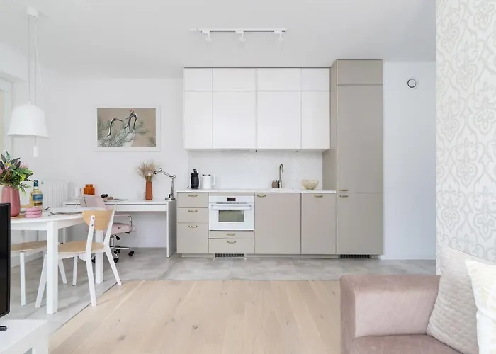 Apartment With Balcony & Parking Mogilska By Renters Prestige