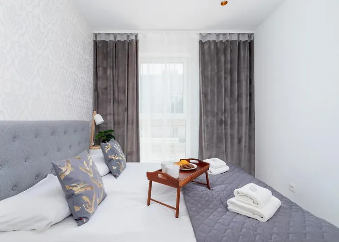 Apartment With Balcony & Parking Mogilska By Renters Prestige
