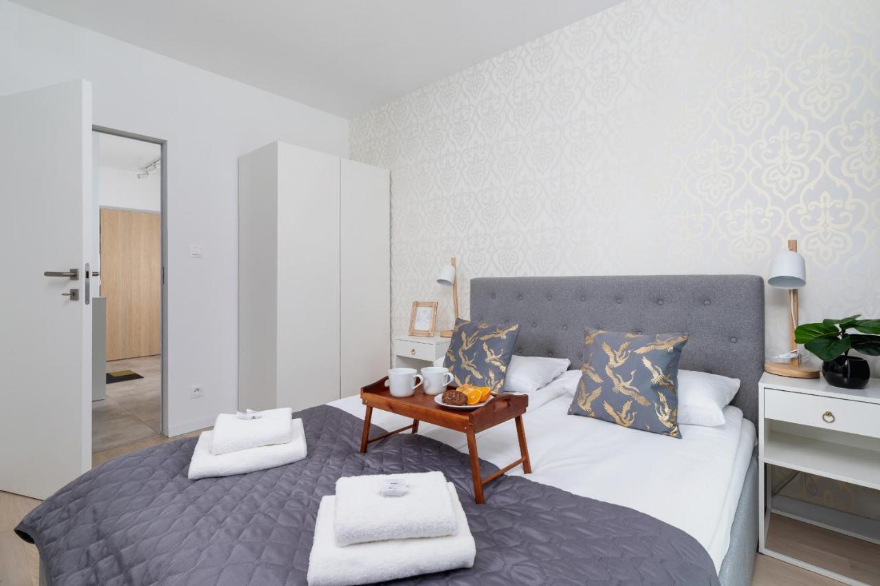 With Balcony & Parking Mogilska By Renters Prestige Apartmán *