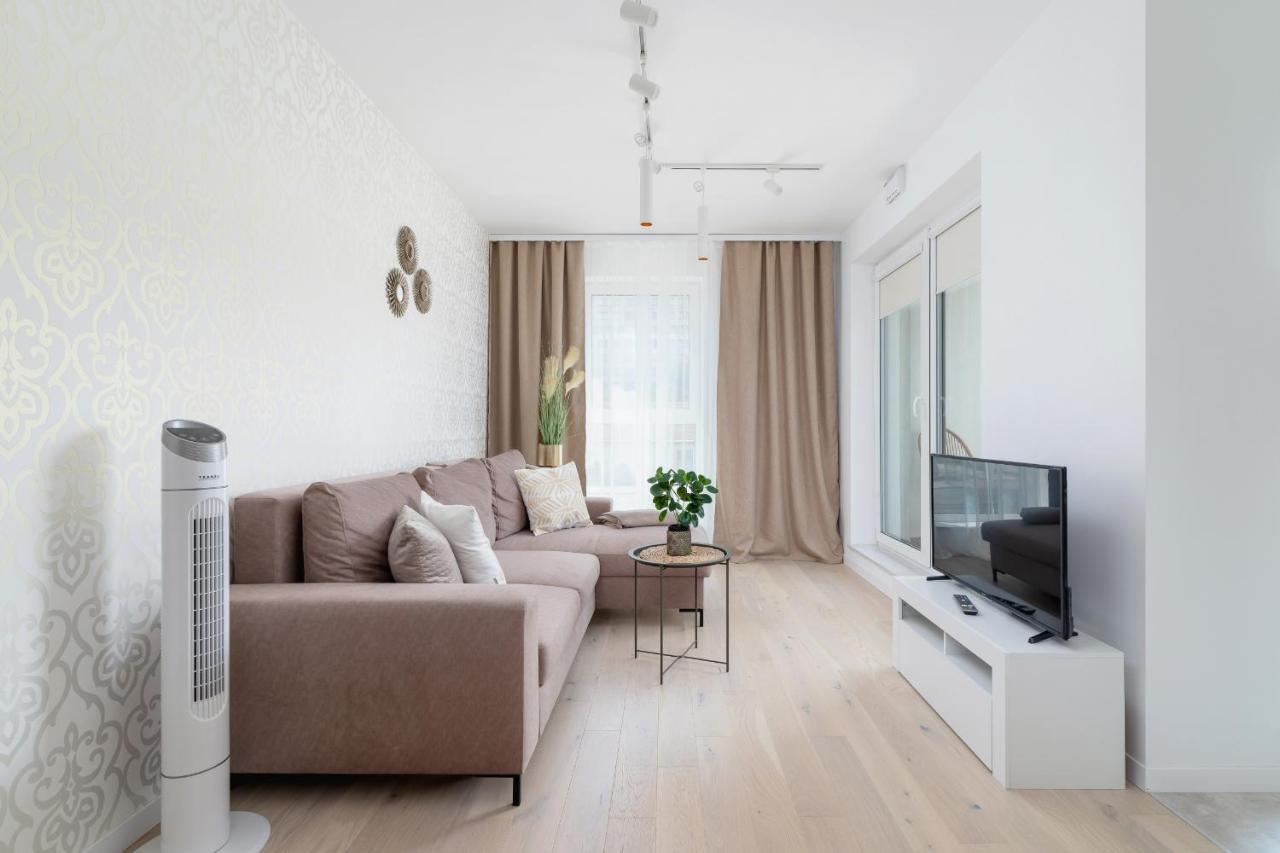 With Balcony & Parking Mogilska By Renters Prestige Apartmán