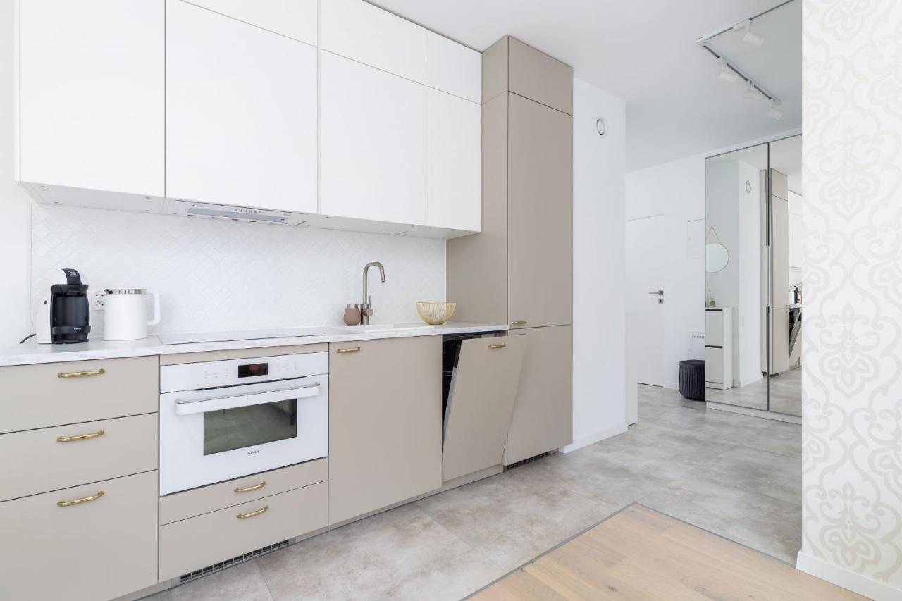 With Balcony & Parking Mogilska By Renters Prestige Apartmán *