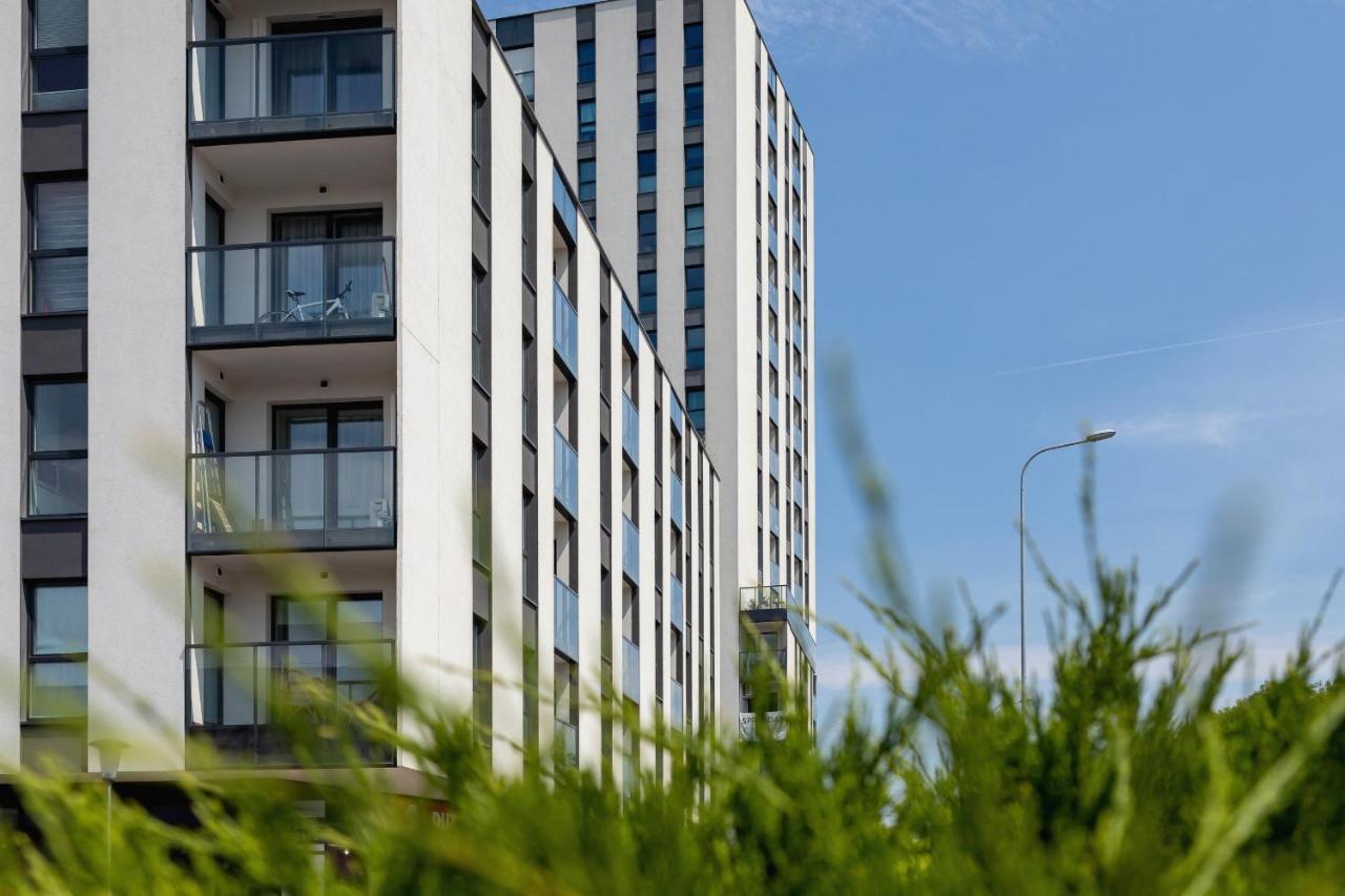 With Balcony & Parking Mogilska By Renters Prestige Apartment Krakow