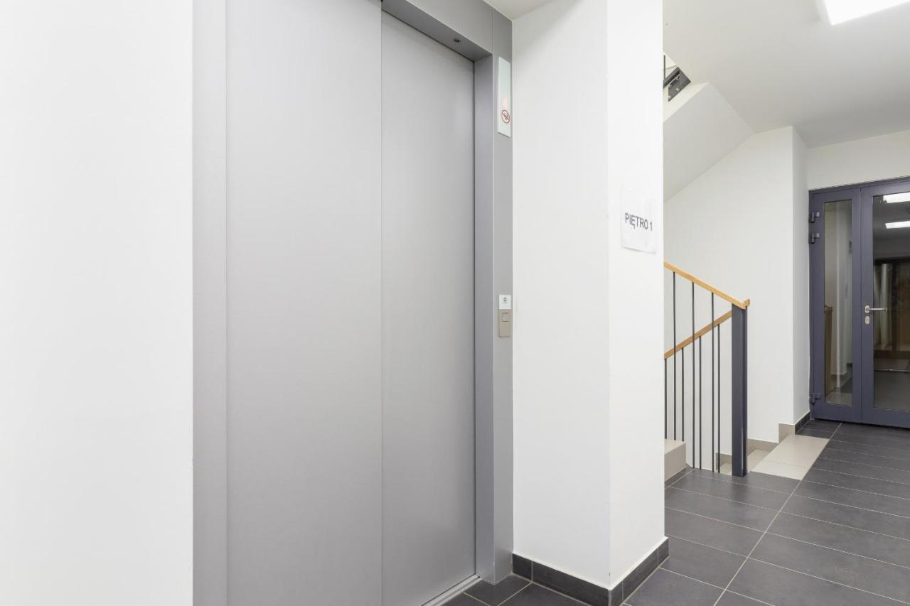 Apartment With Balcony & Parking Mogilska By Renters Prestige Krakow
