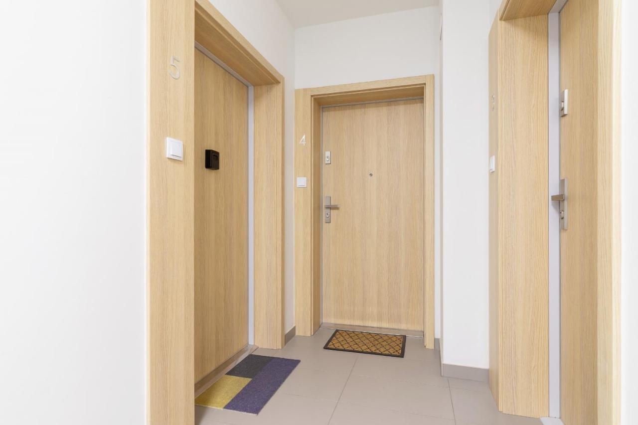 With Balcony & Parking Mogilska By Renters Prestige Apartament